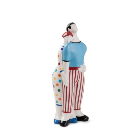 Statuina Egan Attimi Abbracci in ceramica smaltata, coppia abbracciata con abiti a righe e pois multicolor, altezza 16 cm