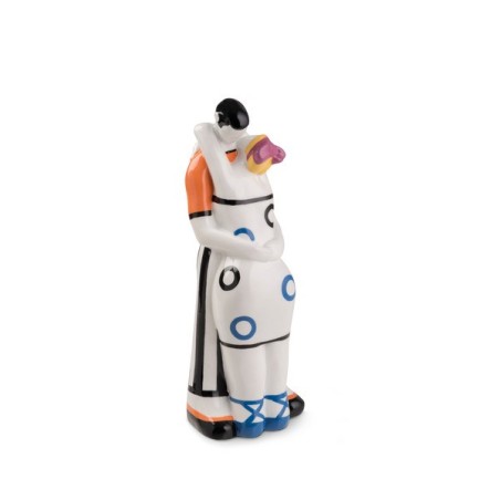 Statuina Egan Con Te Abbracci in ceramica smaltata, coppia abbracciata con dettagli arancio e cerchi blu, altezza 15 cm