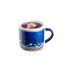 Tisaniera natalizia in porcellana blu notte Egan da 400 ml con decoro di Babbo Natale, filtro in acciaio e coperchio coordinato.