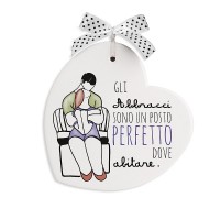 Egan Formella Pensieri & Parole Cuore “Abbracci” 14×14 – Ceramica con Frase – Regalo Originale